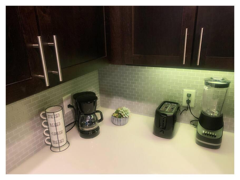 Penthouse Cool-Oasis-In-Houston-Rental Car Available-View-Great-Sleep מראה חיצוני תמונה