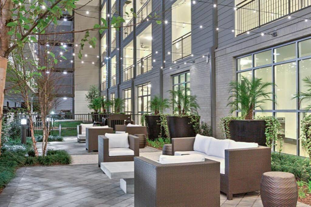 Penthouse Cool-Oasis-In-Houston-Rental Car Available-View-Great-Sleep מראה חיצוני תמונה