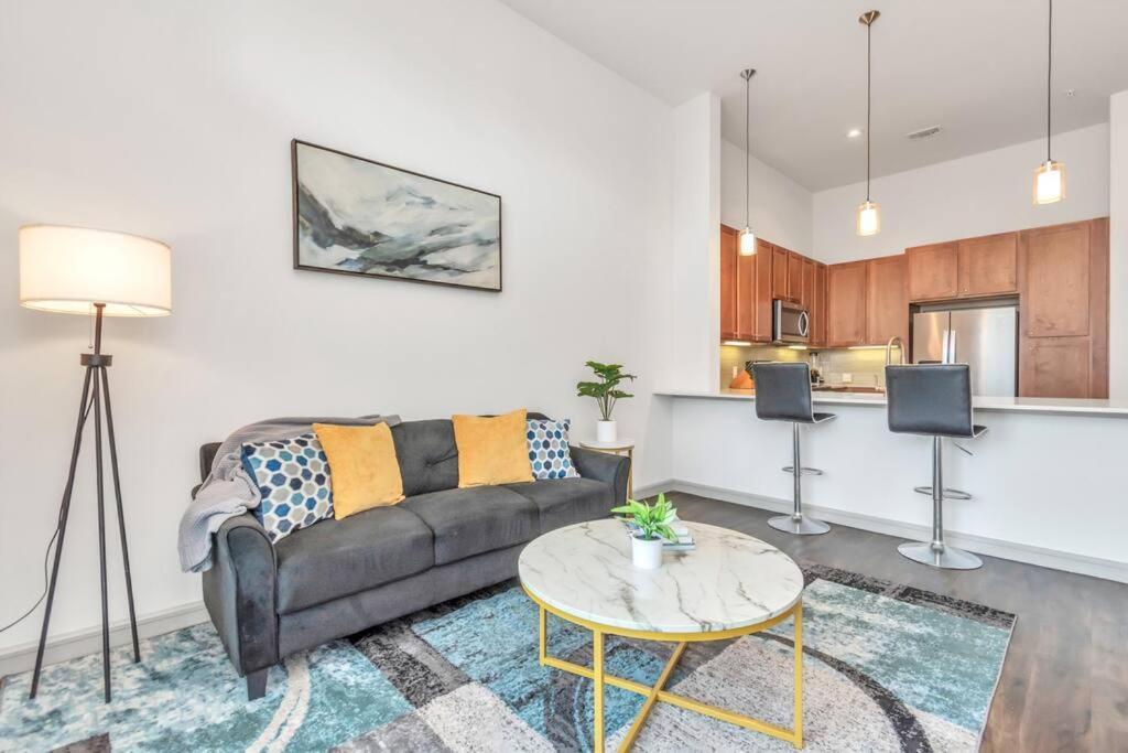 Penthouse Cool-Oasis-In-Houston-Rental Car Available-View-Great-Sleep מראה חיצוני תמונה