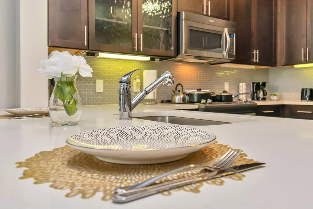 Penthouse Cool-Oasis-In-Houston-Rental Car Available-View-Great-Sleep מראה חיצוני תמונה