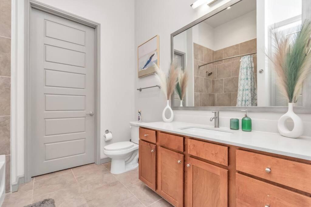 Penthouse Cool-Oasis-In-Houston-Rental Car Available-View-Great-Sleep מראה חיצוני תמונה