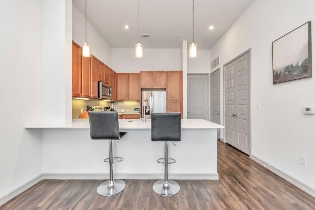 Penthouse Cool-Oasis-In-Houston-Rental Car Available-View-Great-Sleep מראה חיצוני תמונה