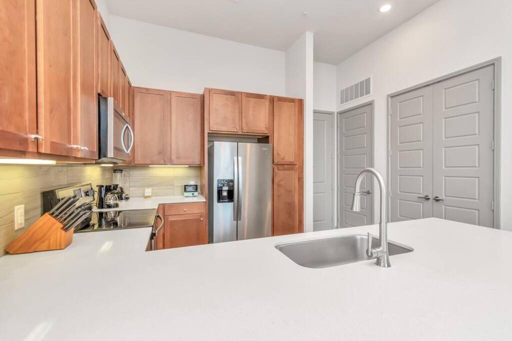 Penthouse Cool-Oasis-In-Houston-Rental Car Available-View-Great-Sleep מראה חיצוני תמונה
